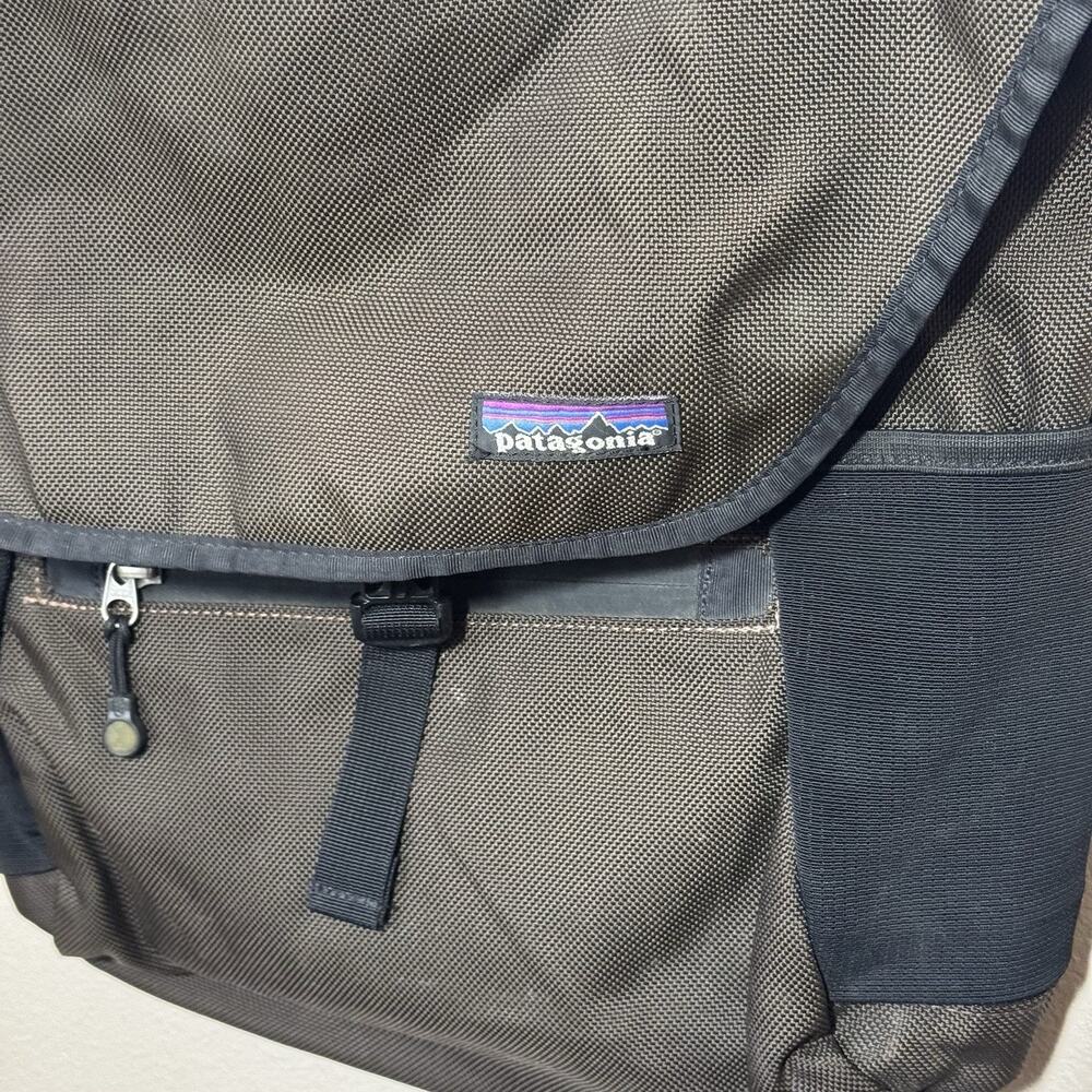 Vintage Patagonia Vertical Mass Crossbody Sling Bag Gray Travel Laptop Messenger - Picture 2 of 15